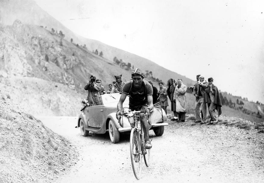 Giro di Francia 1948, Gino Bartali impegnato in una tappa di montagna (Presse Sports)